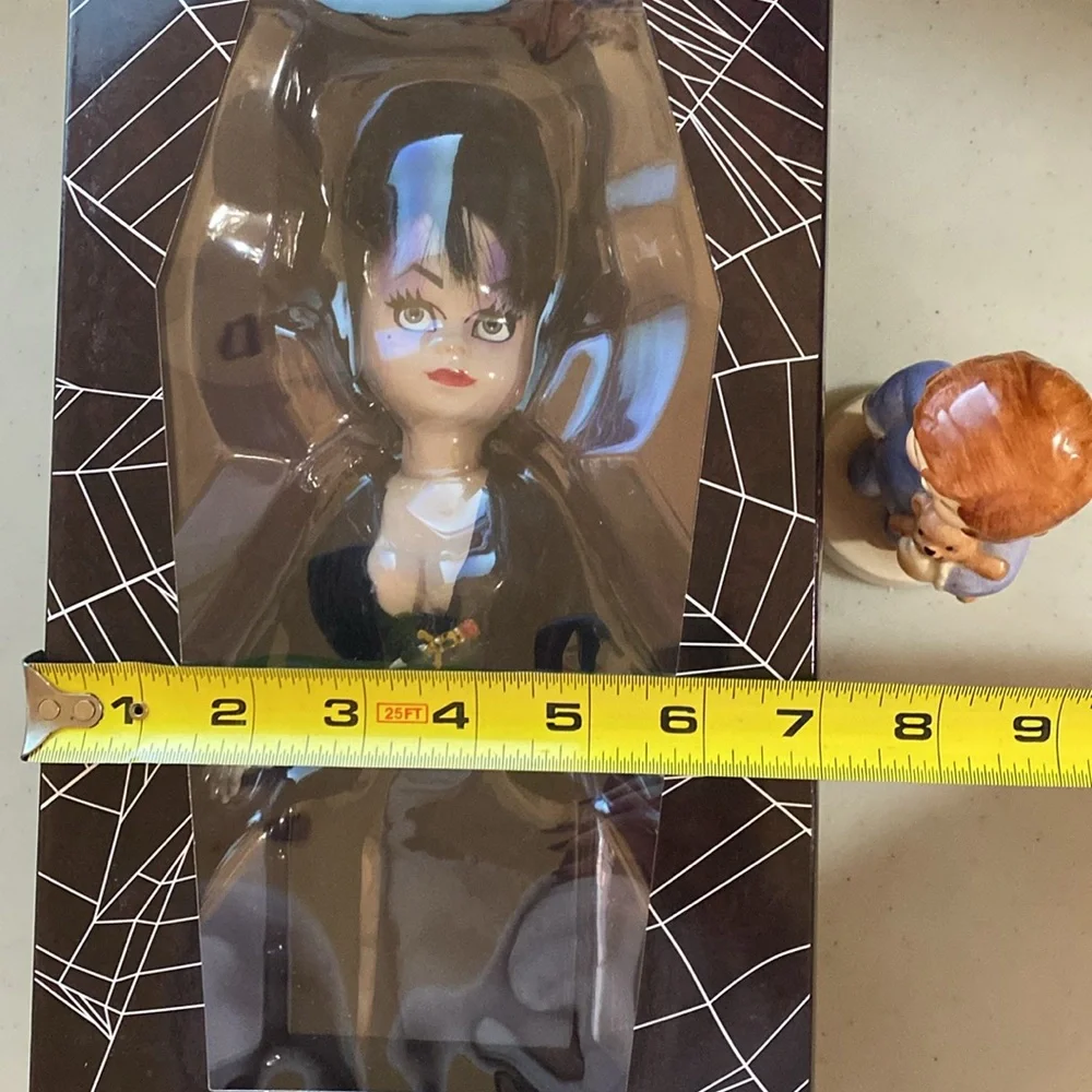 Living Dead Dolls Elvira Mistress of the Dark